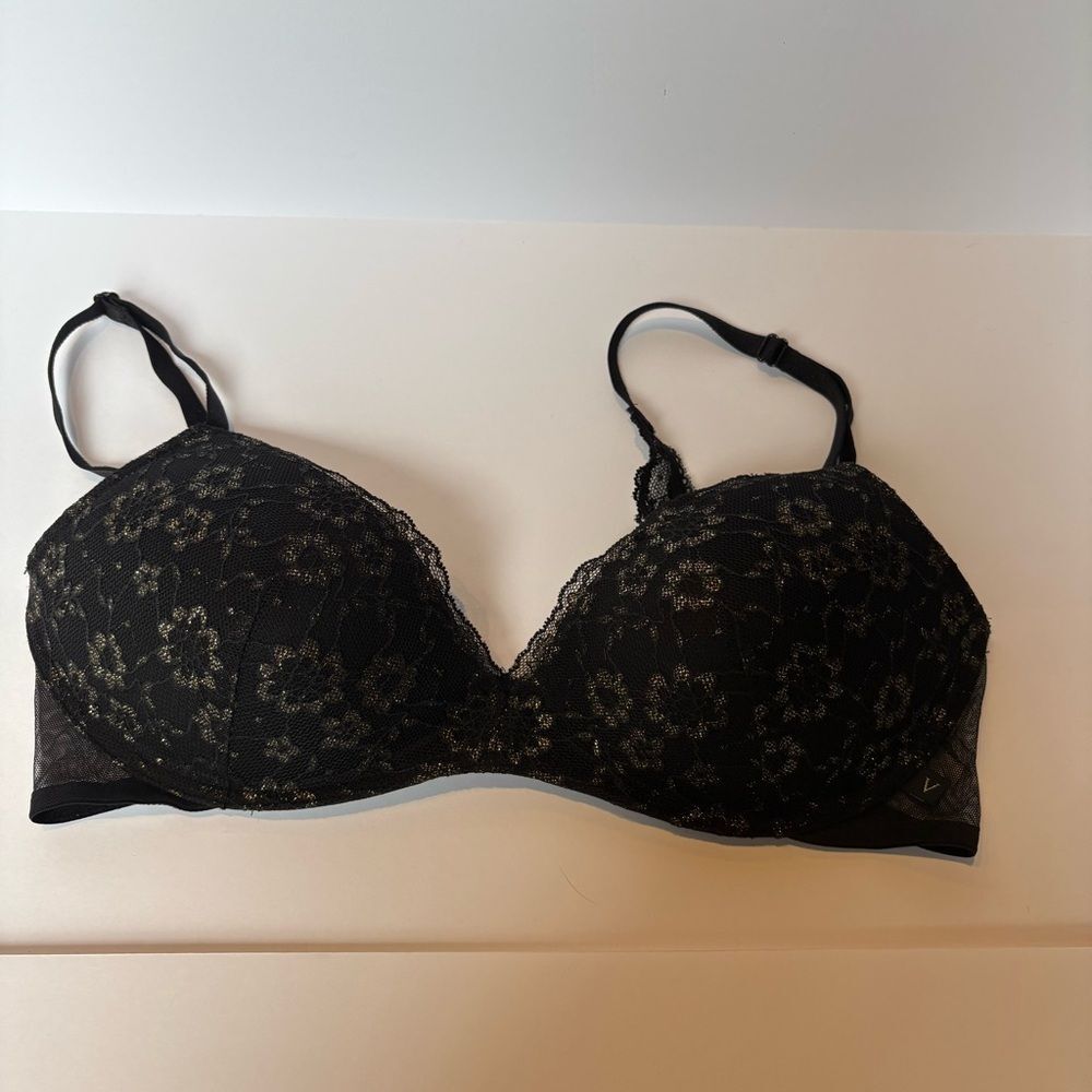 Victoria's Secret Elegant Black Lace Wireless Bra Padded Push Up Size 36B